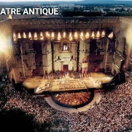 Joli Appart Deux Pieces Climatise A 300M Du Theatre Antique Orange  Exterior photo